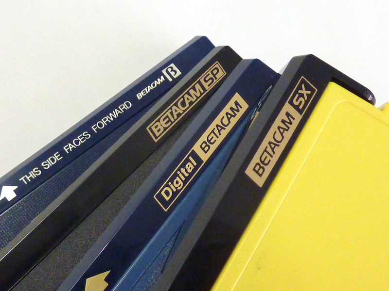 Verschillende types en generaties Betacam tapes. Foto: PACKED vzw Verschillende types en generaties Betacam tapes. Foto: PACKED vzw
